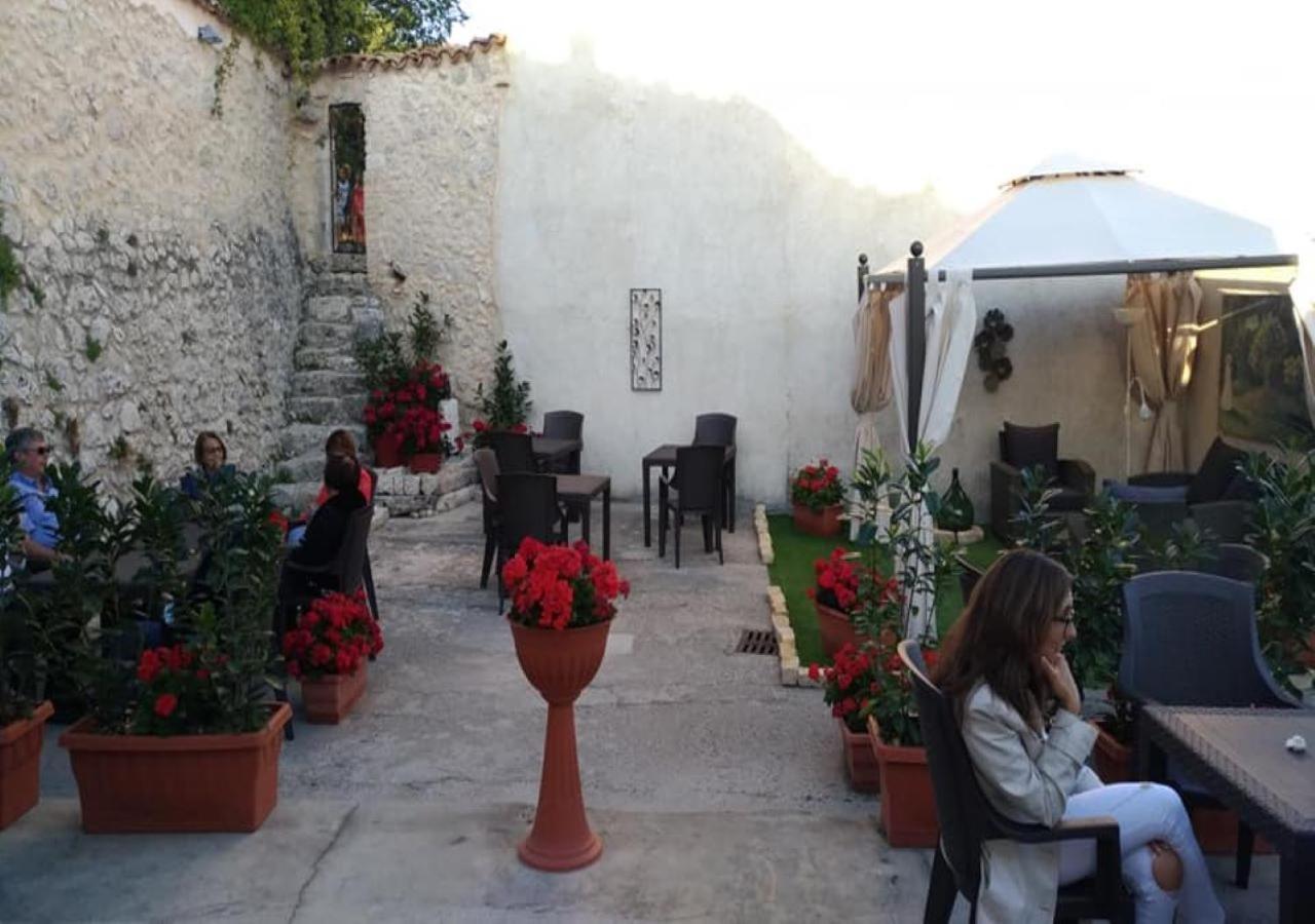 Residenza Storica Le Civette Hotell Castel del Monte  Exteriör bild